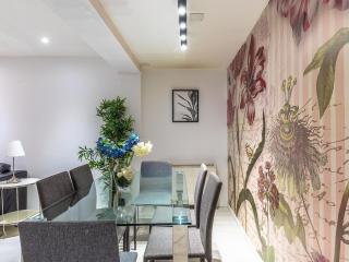 Aston - Bilbao Mercado de la Rivera in Casco Viejo - 6