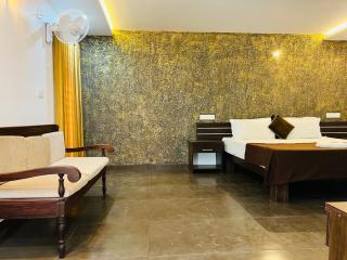 Empire One Bedroom with Common Pool - - 6