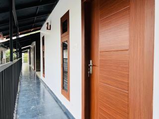 Empire One Bedroom with Common Pool - - 5