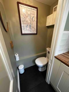 Ashdene Cottage with secure 'sun trap' garden - 1