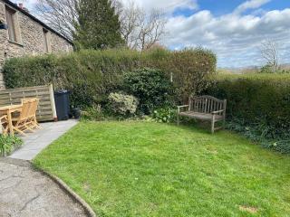 Ashdene Cottage with secure 'sun trap' garden - 8