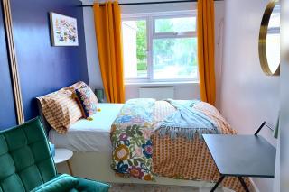 Zayd - Cozy Garden, Gunwharf Quays, Portsmouth Harbour Train Station, Close parking, Sleeps 1-8 Comfortably - 1