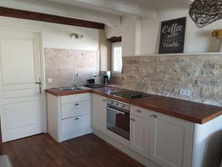 Cozy guest house with jacuzzi and swimming pool - 8