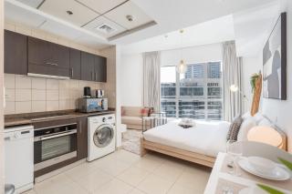 StayShort - Chic Marina-View Studio in Bay Central Marina - 7