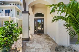 Curious Tides Gulf-Front 10BR Estate- Private Pools, Spas, Views townhouse - Fort Myers Beach - 5