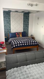 Penn Gardens Flat 1 - 2 - 3 & 4 Apartments - Havering - 0