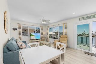 920 Bay Breeze Bungalow- Stunning Bay View Home with Heated Pool! home - Fort Myers Beach - 4