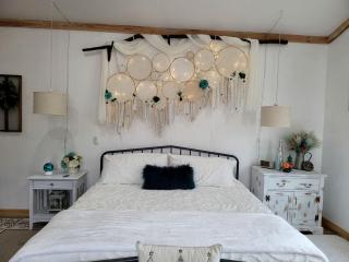 Luxury Converted Silo Glamping Site for Romantic Weekends Away in Danville, Georgia - 7