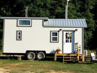 Charming Tiny House Retreat in Danville, Georgia - - 0