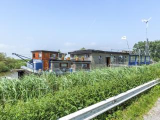 Cushy Boat in Merkem with Terrace - Drie Grachten - 5