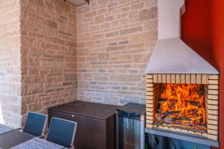 Villa Delle Rondini with Private Wellness - Hreljići - 4