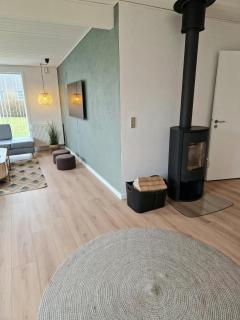 Rummeligt og stilfuldt hus nær Billund med 4 værelser og egen have - Grindsted - 1