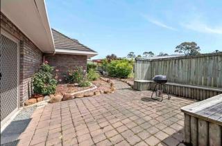Modern retreat- private entrance - free parking - Kingston - 0