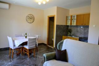 Cozy Seaside Apartment in Vinisce - Vinišće - 6