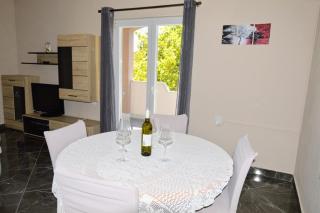 Cozy Seaside Apartment in Vinisce - Vinišće - 5