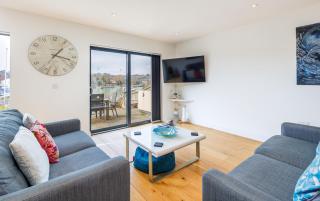 Creek View - A Tranquil Waterside Retreat with a Touch of Luxury and Pontoon - Wootton Bridge - 2