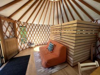 Amazing Romantic Yurt with Spectacular Landscape Views in Oregon - - 8
