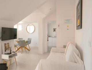 Charming 2BR steps from Castelo De S. Jorge | By Airnest - Lissabon - 9