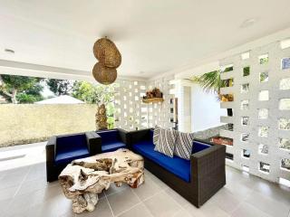 Adi Abian Uluwatu by Tanya Pink - 4