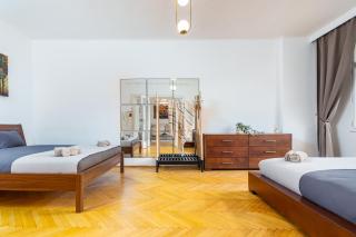 Charles Bridge Historic Centre Elegant Spacious Apartment - Prague - 5