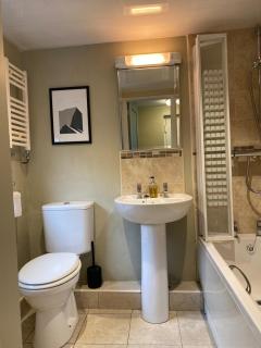 Riverside Cottage with secure bike storage - Staveley - 2