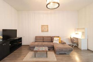 Tbilisi Vera Spacious 1BR Apartment - by Wehost - Tbilisi - 1