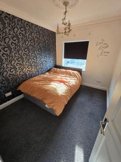 Spacious Central Home - Sleeps 7 Garden & Parking - Sheffield - 4