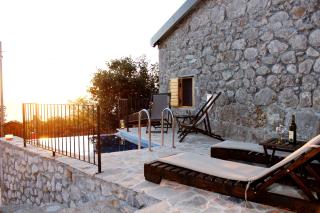 Old stone house with swimming pool Etno House Perazic - Bar - 4