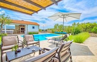 Villa Estate 2 by Villas Guide - Kornić - 8