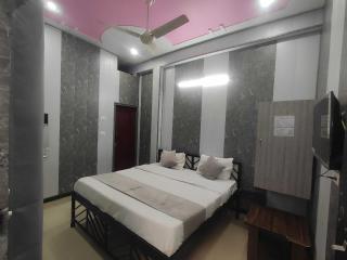 Hotel Sharvil Inn - 2