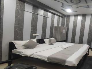 Hotel Sharvil Inn - 6