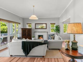 Charming Leisure Hideaway - 8