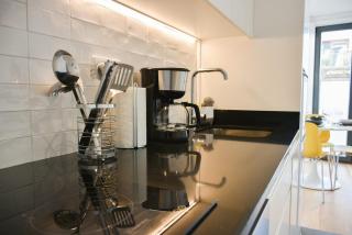 Central with balcony - 9 min-walk to Trindade - Porto - 7