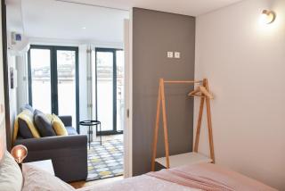 Central with balcony - 9 min-walk to Trindade - Porto - 5