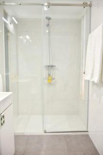 Central with balcony - 9 min-walk to Trindade - Porto - 4