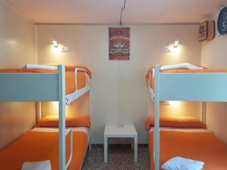 Barri Antic Hostel & Pub - Andorra la Vella - 8