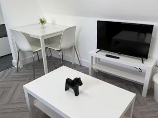 9 Mill Lane, Cardiff - PRIME CITY CENTRE - 2