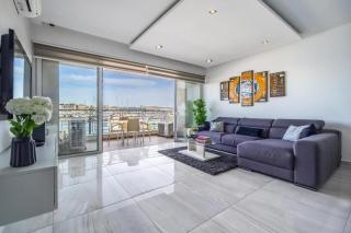 Large & Modern 3BR Seafront Apartment with Large Balcony - Close to Saint Julian's, Sliema, & Manoel Island - Il-Gżira - 0