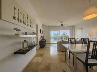 Palm Beach 2F A Stylish Seaside Apartment with parking - Marbella - 5