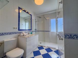 Palm Beach 2F A Stylish Seaside Apartment with parking - Marbella - 2