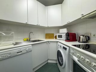 Palm Beach 2F A Stylish Seaside Apartment with parking - Marbella - 3