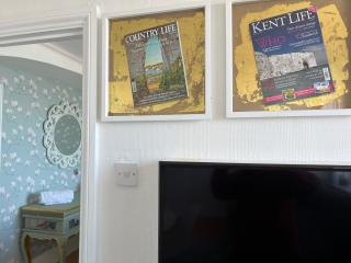 Broadstairs Beach Holiday Apartments, seafront stays opposite Kingsgate Bay with a parking space - 1