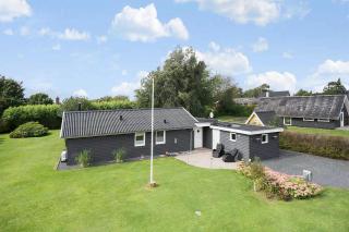 Cottage Close To The Beach, - Skovs-Højrup - 0