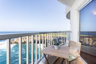 TenoHomes Oceanview Studio with Balcony - 5
