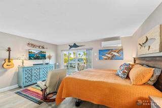 NEW! Colorful studio STEPS from the Beach with Pool and Upgraded Kitchen! - New Smyrna Beach - 2
