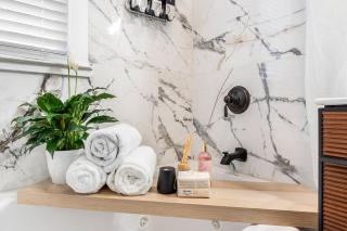 Suburban 3BR Stylish Oasis - 6