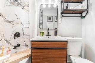 Suburban 3BR Stylish Oasis - 1