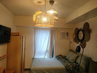 Cozy Wooden Design Studio Condo Unit at Studio 7 Edsa - 9