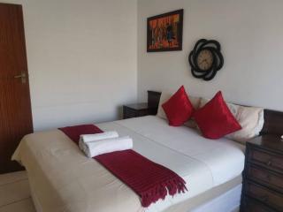 Charming Tshwane BB with Secure Entrance Central AC - Pretoria - 9