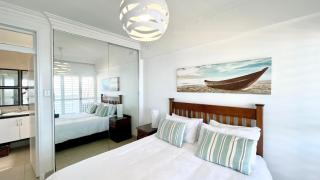 22 Bronze Beach 2 bedroom beach front view apartment - 2